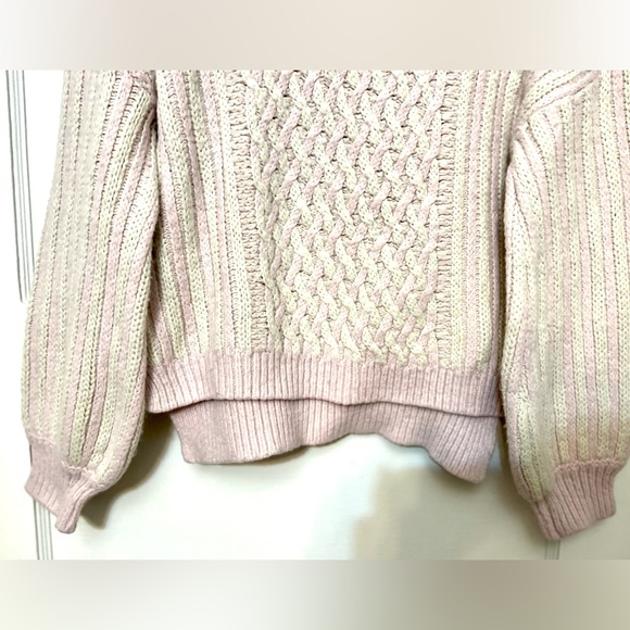 &merci Pink/White Oversized Thick Cable Knit
Sweater Size Small - Picture 5 of 7